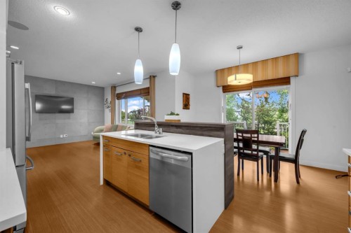 233 Cranarch Common Se, Calgary, AB - Indoor Photo Showing Kitchen With Upgraded Kitchen