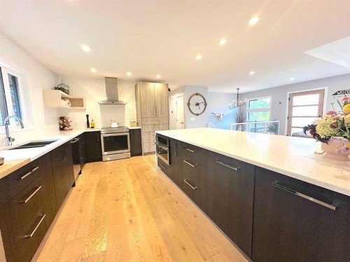 139 Wildwood Drive Sw, Calgary, AB - Indoor Photo Showing Kitchen With Upgraded Kitchen