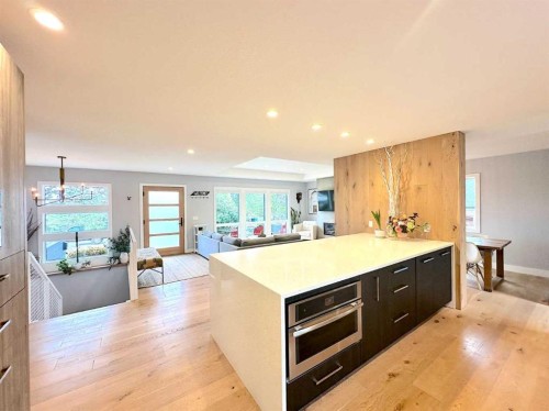 139 Wildwood Drive Sw, Calgary, AB - Indoor