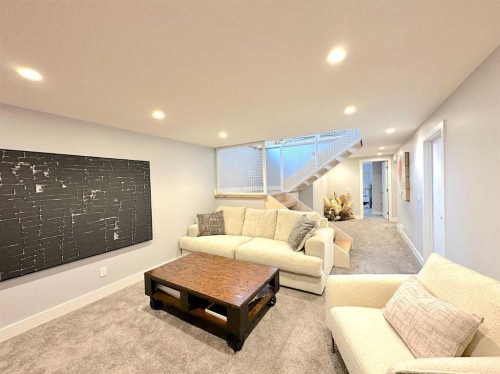 139 Wildwood Drive Sw, Calgary, AB - Indoor Photo Showing Other Room