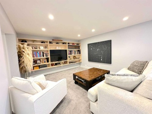 139 Wildwood Drive Sw, Calgary, AB - Indoor