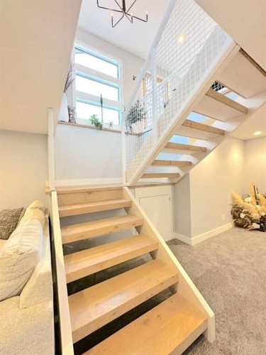 139 Wildwood Drive Sw, Calgary, AB - Indoor Photo Showing Other Room