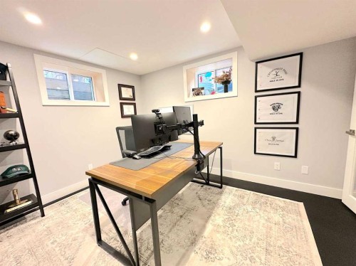 139 Wildwood Drive Sw, Calgary, AB - Indoor Photo Showing Office