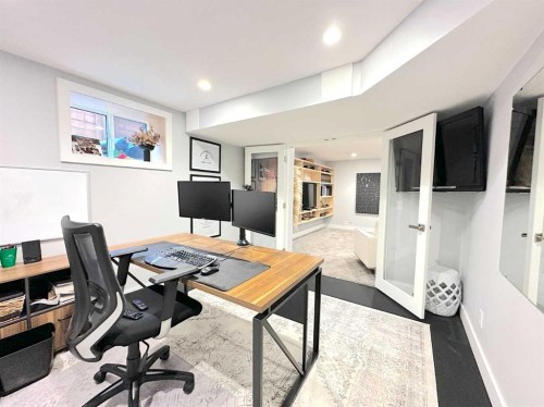 139 Wildwood Drive Sw, Calgary, AB - Indoor Photo Showing Office