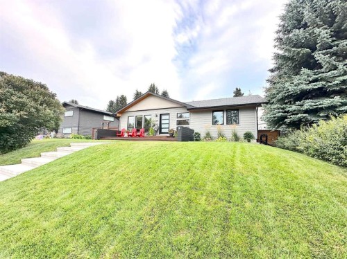139 Wildwood Drive Sw, Calgary, AB - Outdoor With Deck Patio Veranda