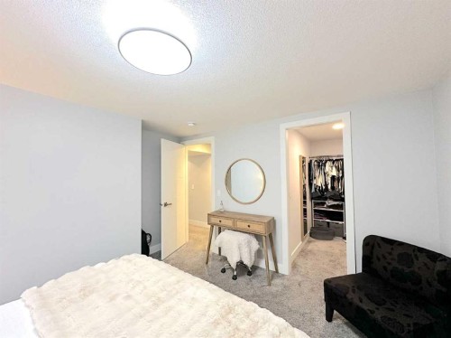 139 Wildwood Drive Sw, Calgary, AB - Indoor Photo Showing Bedroom