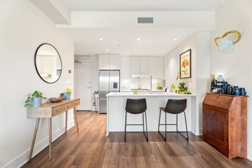 315-46 9 Street Ne, Calgary, AB - Indoor Photo Showing Kitchen With Upgraded Kitchen