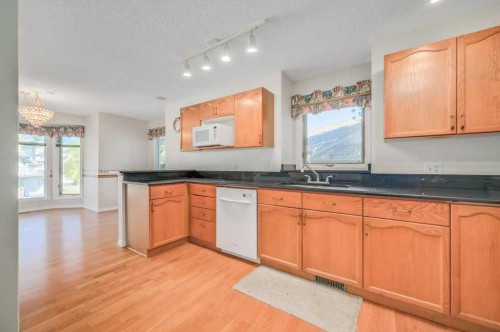 54-5790 Patina Drive Sw, Calgary, AB - Indoor Photo Showing Kitchen