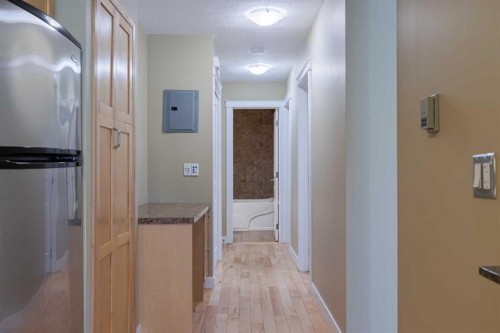 10-1715 13 Street Sw, Calgary, AB - Indoor