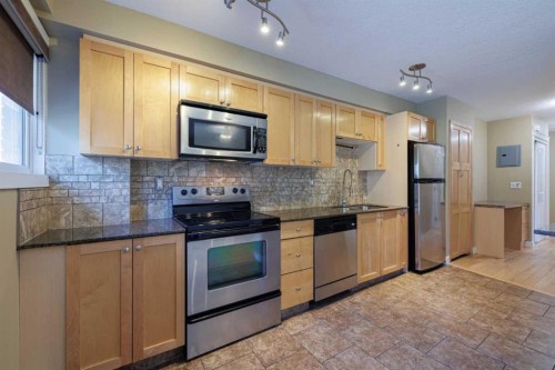10-1715 13 Street Sw, Calgary, AB - Indoor Photo Showing Kitchen