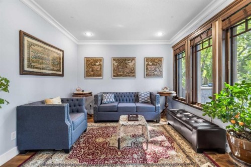 120 7 Avenue Ne, Calgary, AB - Indoor Photo Showing Living Room