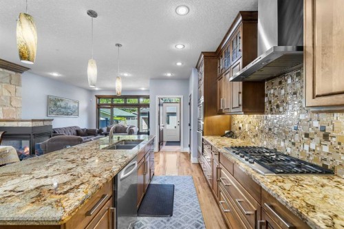 120 7 Avenue Ne, Calgary, AB - Indoor Photo Showing Kitchen With Upgraded Kitchen