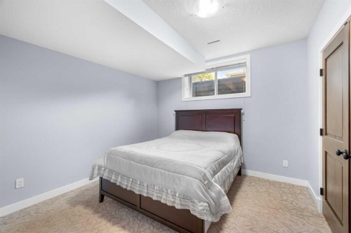 120 7 Avenue Ne, Calgary, AB - Indoor Photo Showing Bedroom
