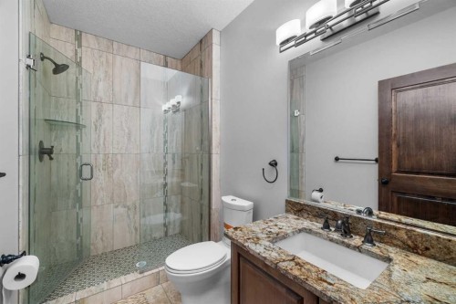 120 7 Avenue Ne, Calgary, AB - Indoor Photo Showing Bathroom