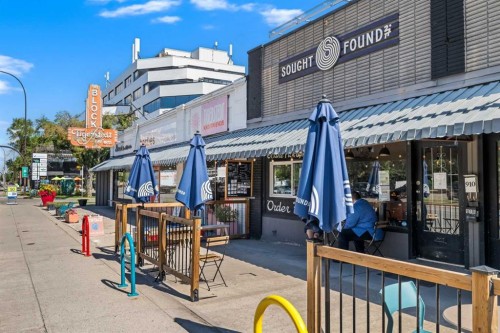 120 7 Avenue Ne, Calgary, AB - Outdoor