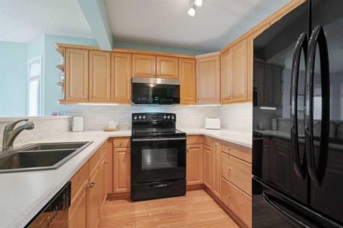 79 Scenic Gardens Nw, Calgary, AB - Indoor Photo Showing Kitchen With Double Sink