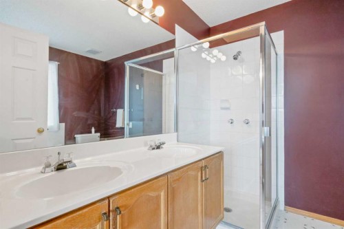 79 Scenic Gardens Nw, Calgary, AB - Indoor Photo Showing Bathroom