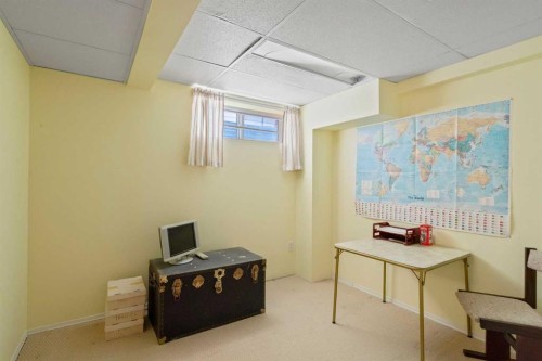 79 Scenic Gardens Nw, Calgary, AB - Indoor