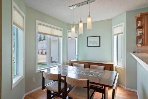 79 Scenic Gardens Nw, Calgary, AB - Indoor Photo Showing Dining Room