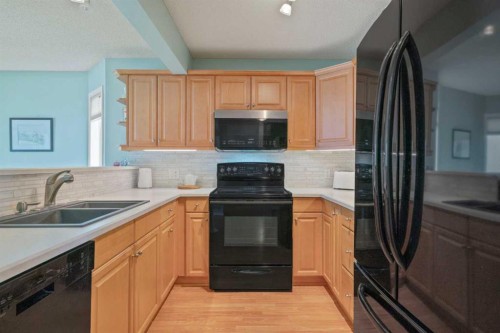 79 Scenic Gardens Nw, Calgary, AB - Indoor Photo Showing Kitchen With Double Sink