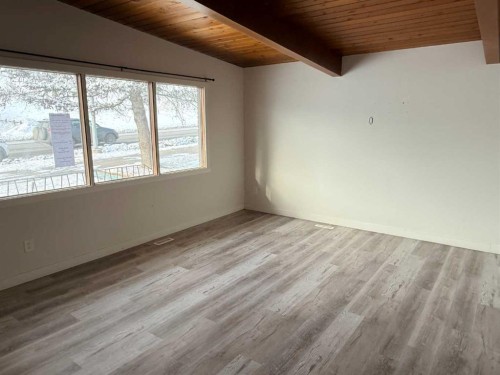 4704 14 Street Nw, Calgary, AB - Indoor Photo Showing Other Room