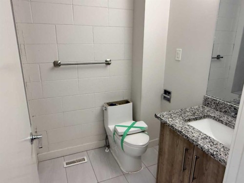 4704 14 Street Nw, Calgary, AB - Indoor Photo Showing Bathroom