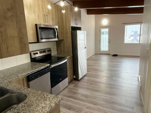 4704 14 Street Nw, Calgary, AB - Indoor Photo Showing Kitchen