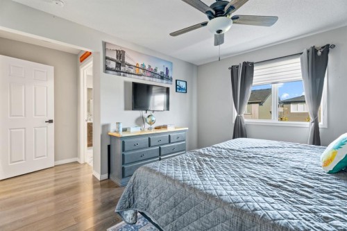 178 Buckskin Way, Cochrane, AB - Indoor Photo Showing Bedroom