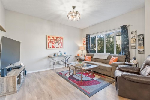 178 Buckskin Way, Cochrane, AB - Indoor Photo Showing Living Room