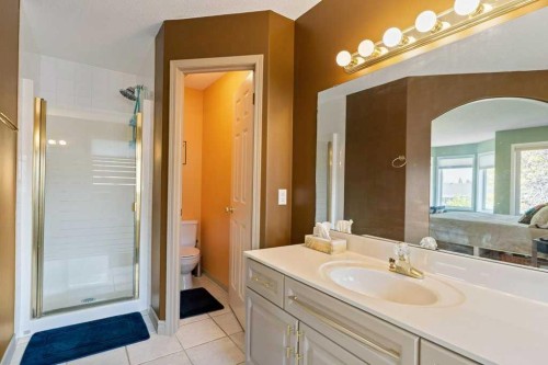 10 Grande Point Estates, Strathmore, AB - Indoor Photo Showing Bathroom