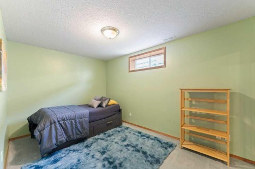 10 Grande Point Estates, Strathmore, AB - Indoor Photo Showing Bedroom