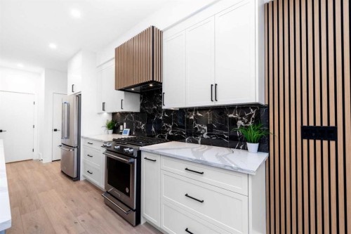 2402 Westmount Road Nw, Calgary, AB - Indoor Photo Showing Kitchen With Upgraded Kitchen