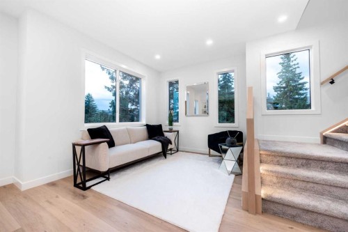 2402 Westmount Road Nw, Calgary, AB - Indoor Photo Showing Other Room