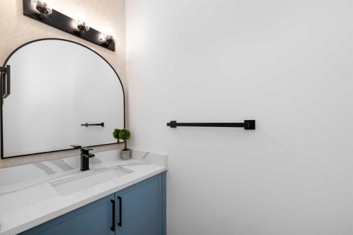 97 23 Street Nw, Calgary, AB - Indoor Photo Showing Bathroom