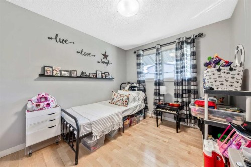 223 Brookpark Drive Sw, Calgary, AB - Indoor Photo Showing Bedroom