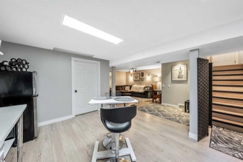 223 Brookpark Drive Sw, Calgary, AB - Indoor