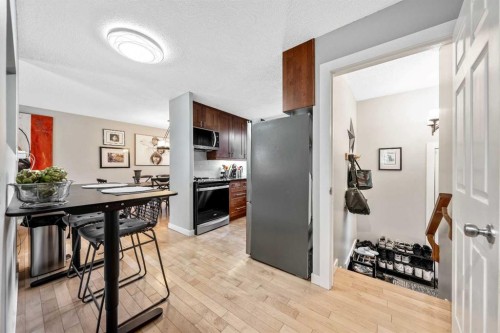 223 Brookpark Drive Sw, Calgary, AB - Indoor