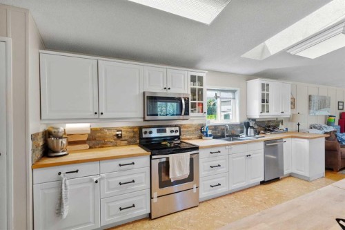 10 & 20-30061 Range Road 23, Rural Mountain View County, AB - Indoor Photo Showing Kitchen