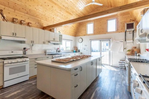 10 & 20-30061 Range Road 23, Rural Mountain View County, AB - Indoor Photo Showing Kitchen