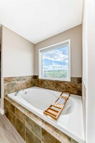 55 Edgeridge Circle Nw, Calgary, AB - Indoor Photo Showing Bathroom