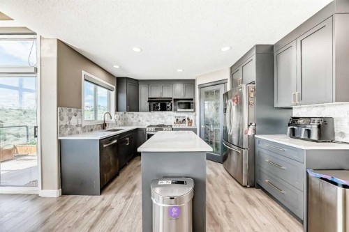 55 Edgeridge Circle Nw, Calgary, AB - Indoor Photo Showing Kitchen With Upgraded Kitchen