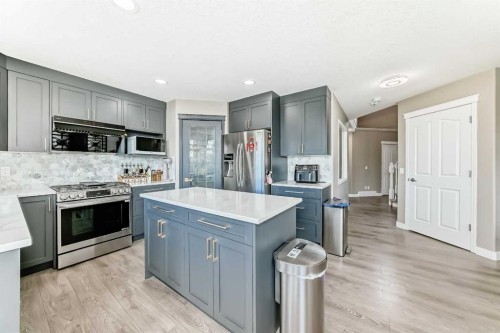 55 Edgeridge Circle Nw, Calgary, AB - Indoor Photo Showing Kitchen With Upgraded Kitchen