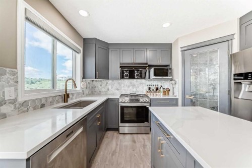55 Edgeridge Circle Nw, Calgary, AB - Indoor Photo Showing Kitchen With Double Sink With Upgraded Kitchen