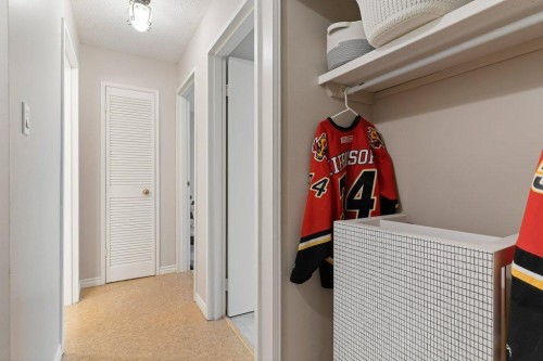 504-8948 Elbow Drive Sw, Calgary, AB - Indoor Photo Showing Other Room