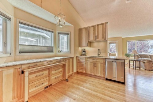 7 Scotia Landing Nw, Calgary, AB - Indoor Photo Showing Kitchen