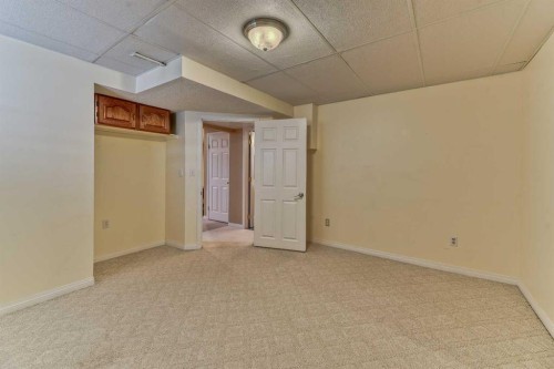 7 Scotia Landing Nw, Calgary, AB - Indoor Photo Showing Other Room