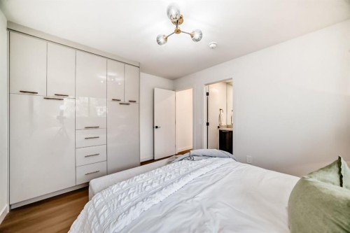26 Dalgetty Place Nw, Calgary, AB - Indoor Photo Showing Bedroom