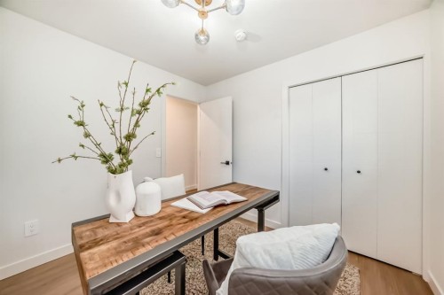 26 Dalgetty Place Nw, Calgary, AB - Indoor Photo Showing Other Room