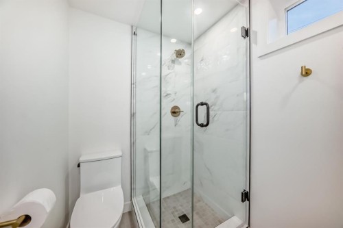 26 Dalgetty Place Nw, Calgary, AB - Indoor Photo Showing Bathroom