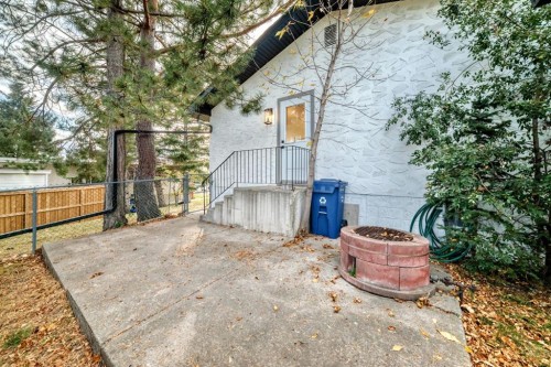 26 Dalgetty Place Nw, Calgary, AB - Outdoor